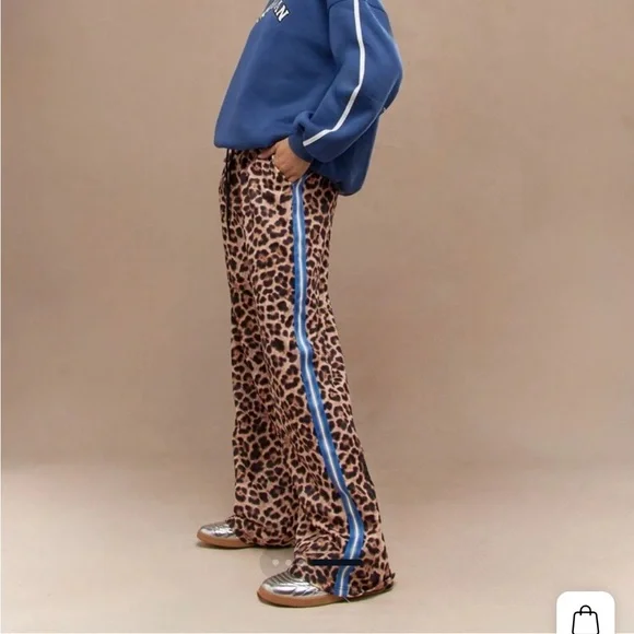 Missguided leopard print side stripe track pants - Picture 4 of 13